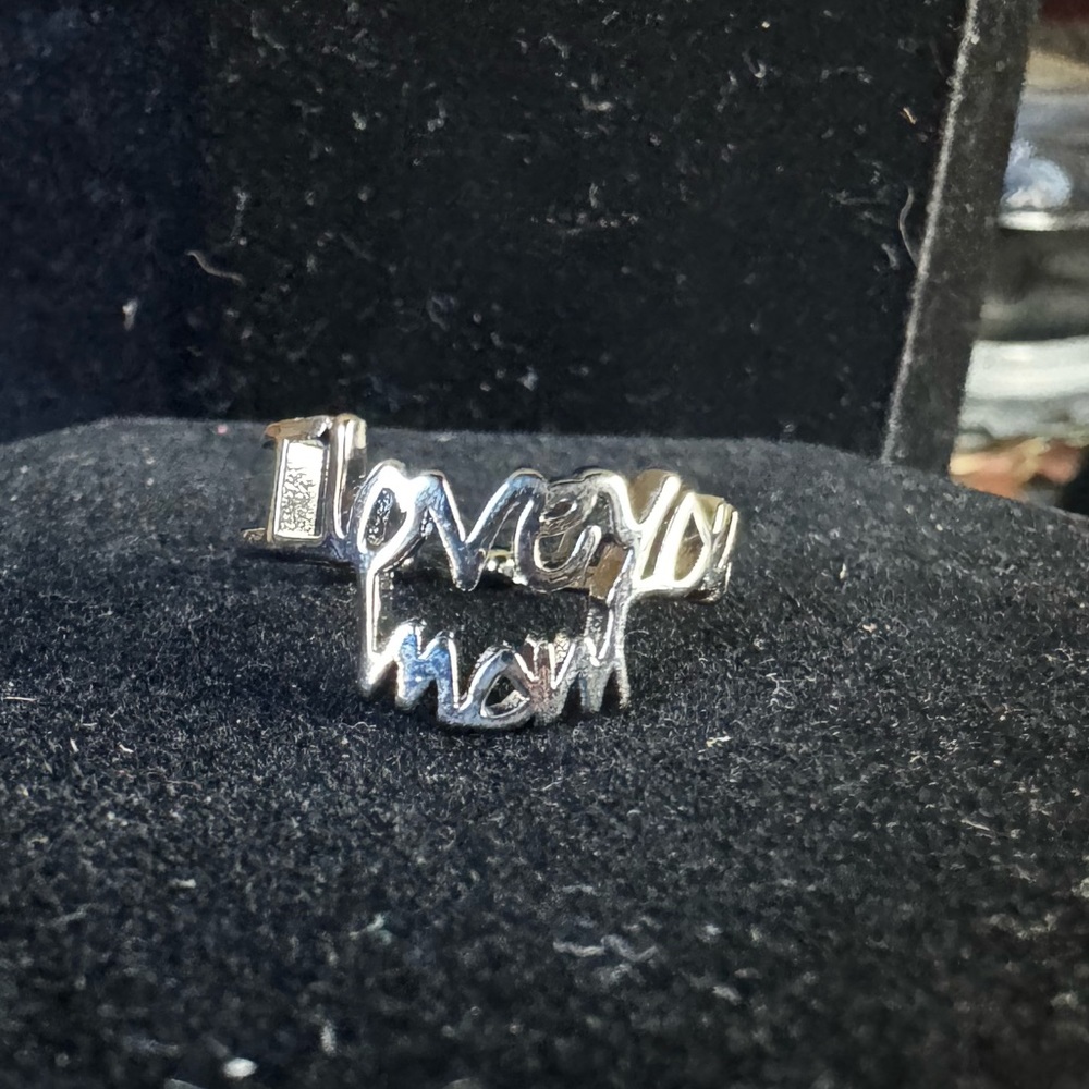 “I Love You Mom” Ring